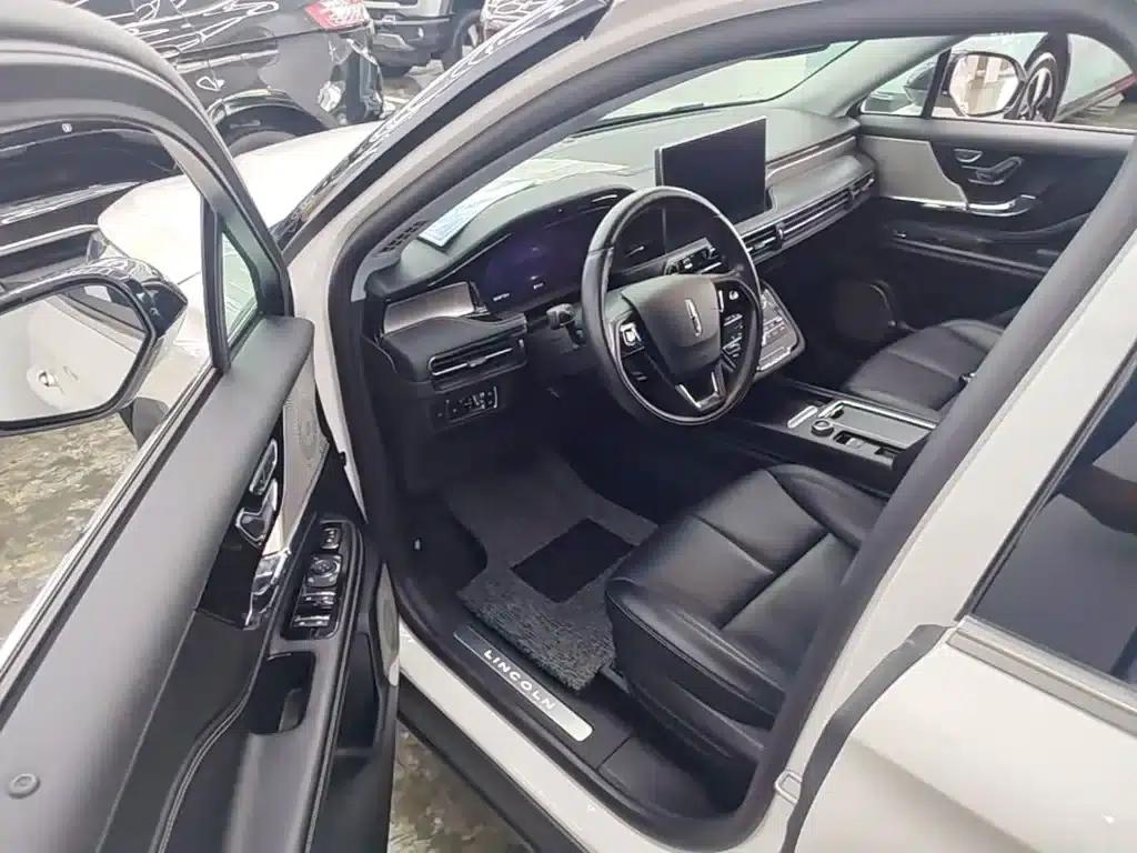 2022 Toyota Adventurer Facelift 2.0T 2WD Premium Edition — миниатюра 16