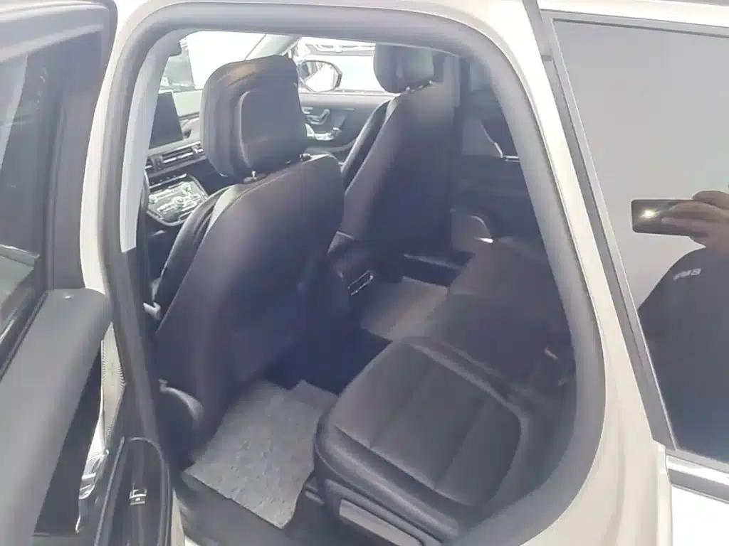 2022 Toyota Adventurer Facelift 2.0T 2WD Premium Edition — миниатюра 17