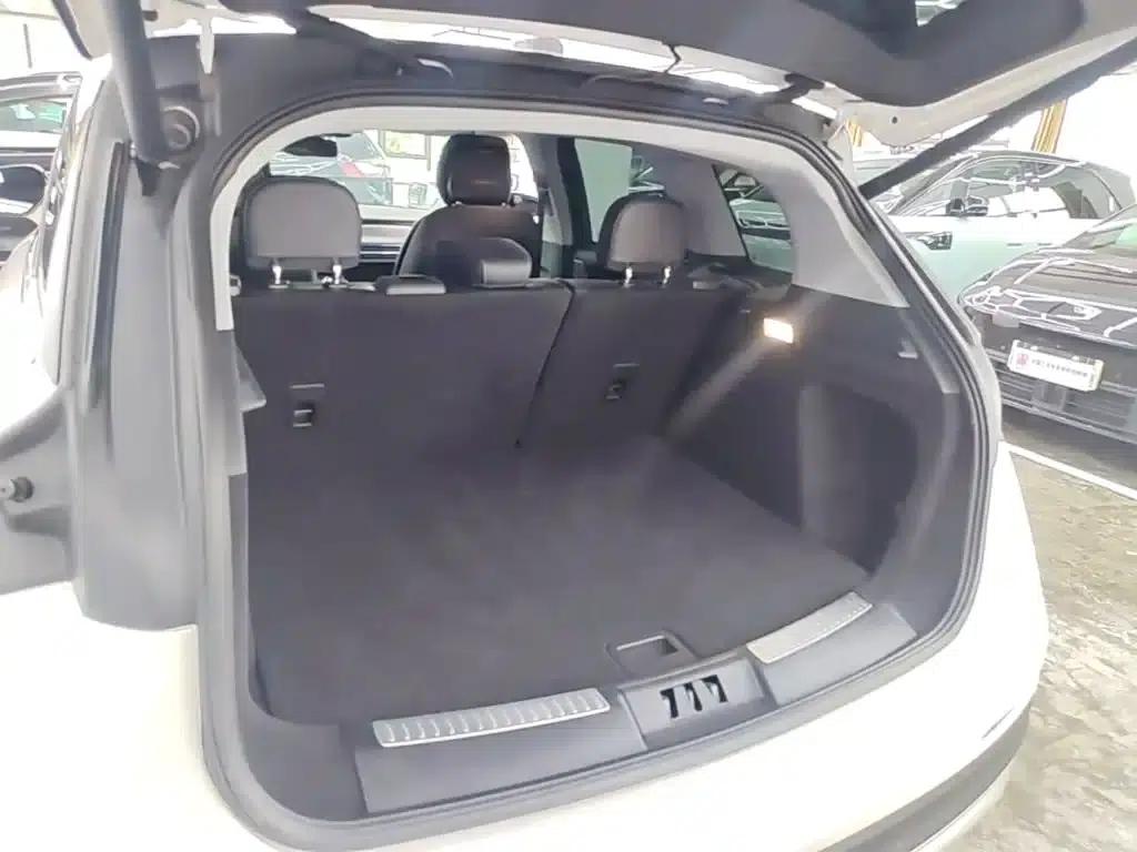 2022 Toyota Adventurer Facelift 2.0T 2WD Premium Edition — миниатюра 19