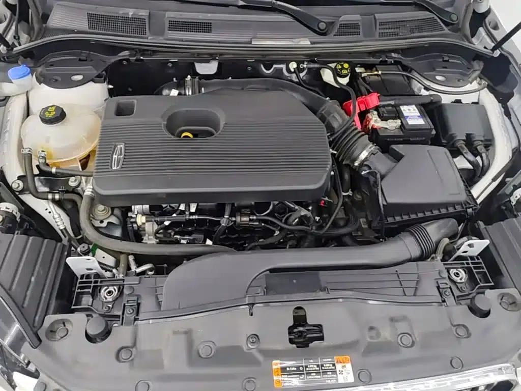 2022 Toyota Adventurer Facelift 2.0T 2WD Premium Edition — миниатюра 20