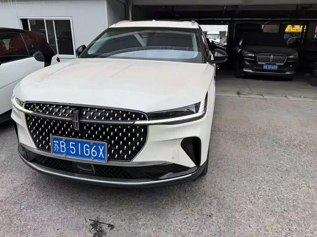 Navigator 2023 2.0T AWD Premium Edition — миниатюра 3