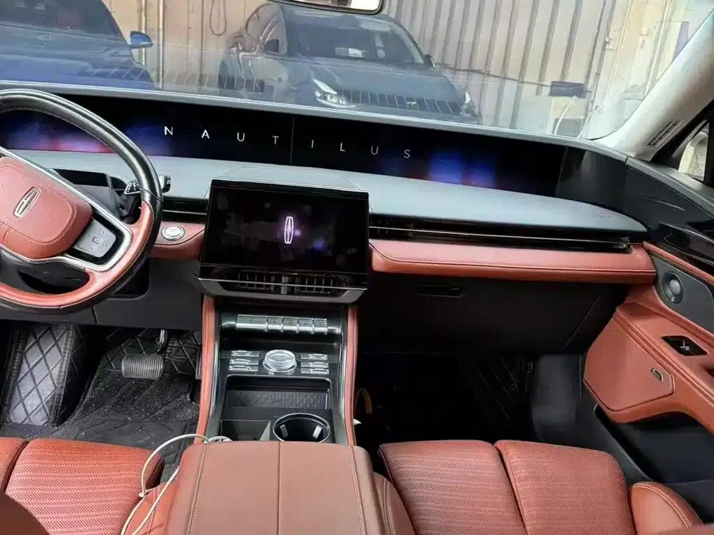 Navigator 2023 2.0T AWD Premium Edition — миниатюра 7