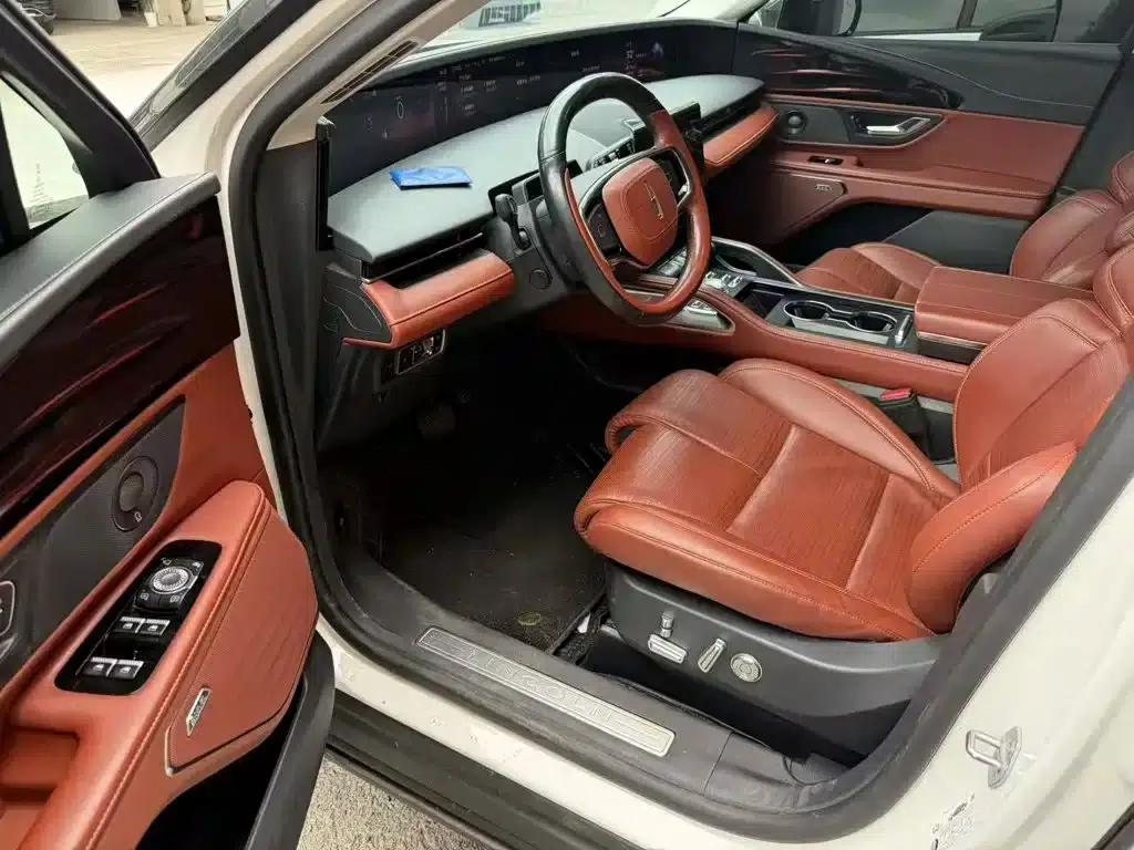 Navigator 2023 2.0T AWD Premium Edition — миниатюра 8