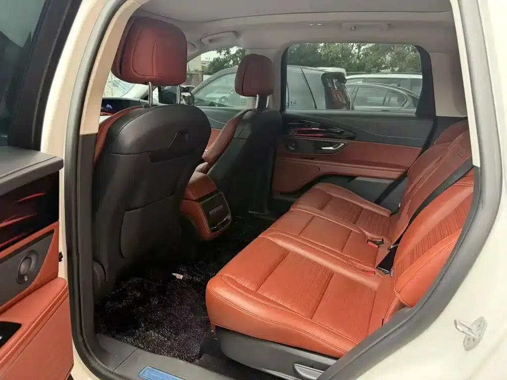 Navigator 2023 2.0T AWD Premium Edition — миниатюра 9