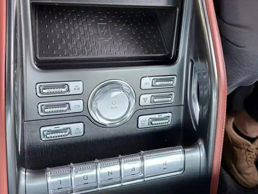 Navigator 2023 2.0T AWD Premium Edition — миниатюра 10