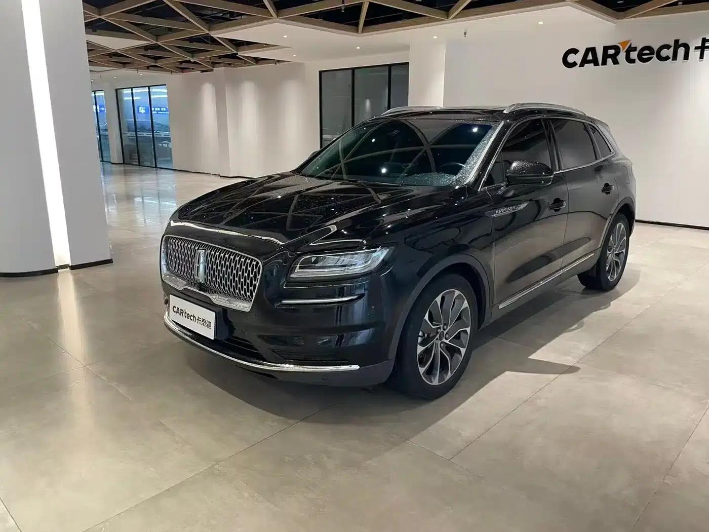 Navigator 2021 2.0T AWD Premium Edition — миниатюра 1