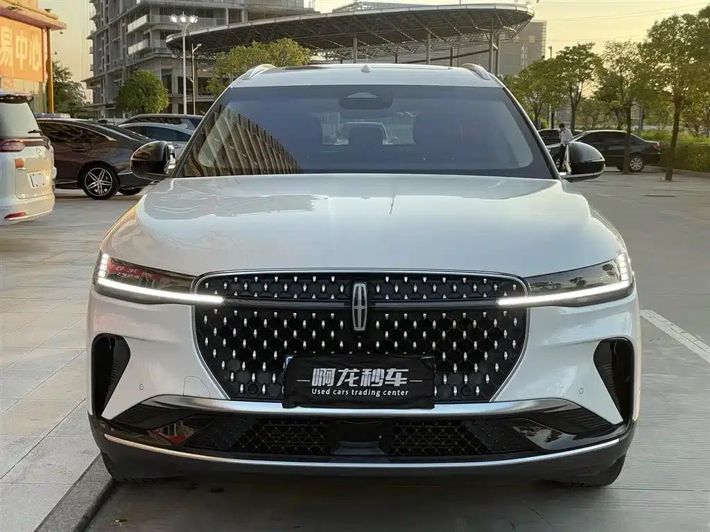 Navigator 2023 2.0T AWD Premium Edition — миниатюра 2