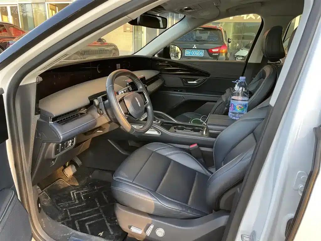 Navigator 2023 2.0T AWD Premium Edition — миниатюра 4