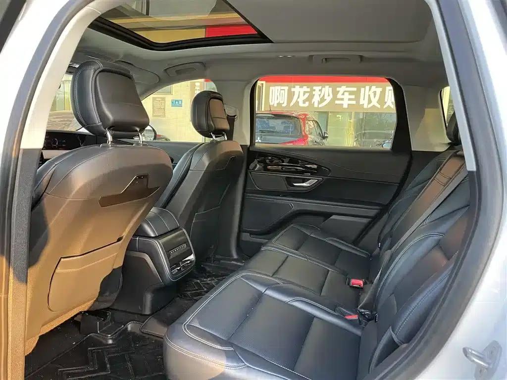 Navigator 2023 2.0T AWD Premium Edition — миниатюра 6