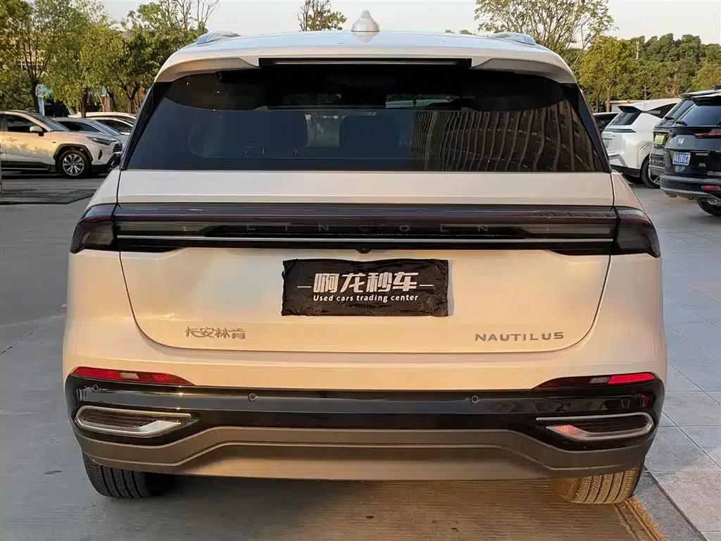 Navigator 2023 2.0T AWD Premium Edition — миниатюра 7