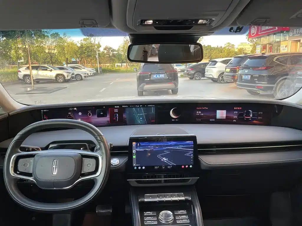 Navigator 2023 2.0T AWD Premium Edition — миниатюра 8