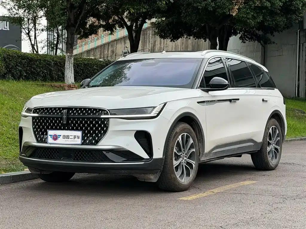 Navigator 2023 2.0T AWD Premium Edition — миниатюра 1