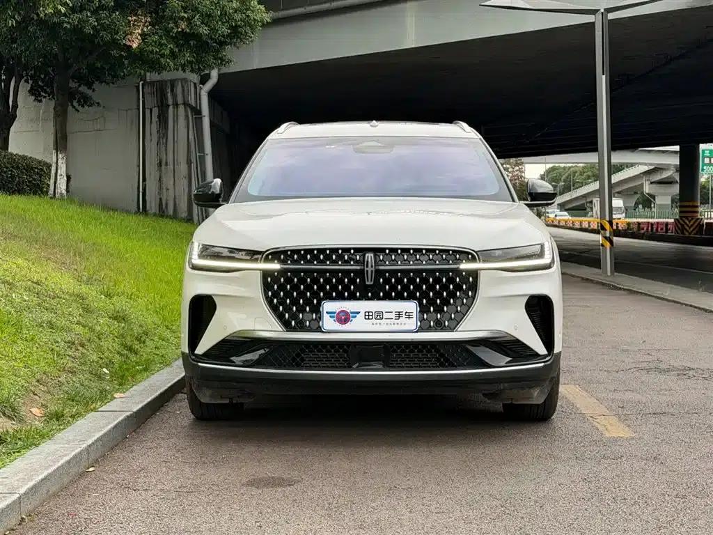 Navigator 2023 2.0T AWD Premium Edition — миниатюра 2