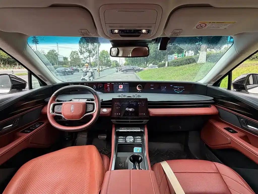 Navigator 2023 2.0T AWD Premium Edition — миниатюра 13