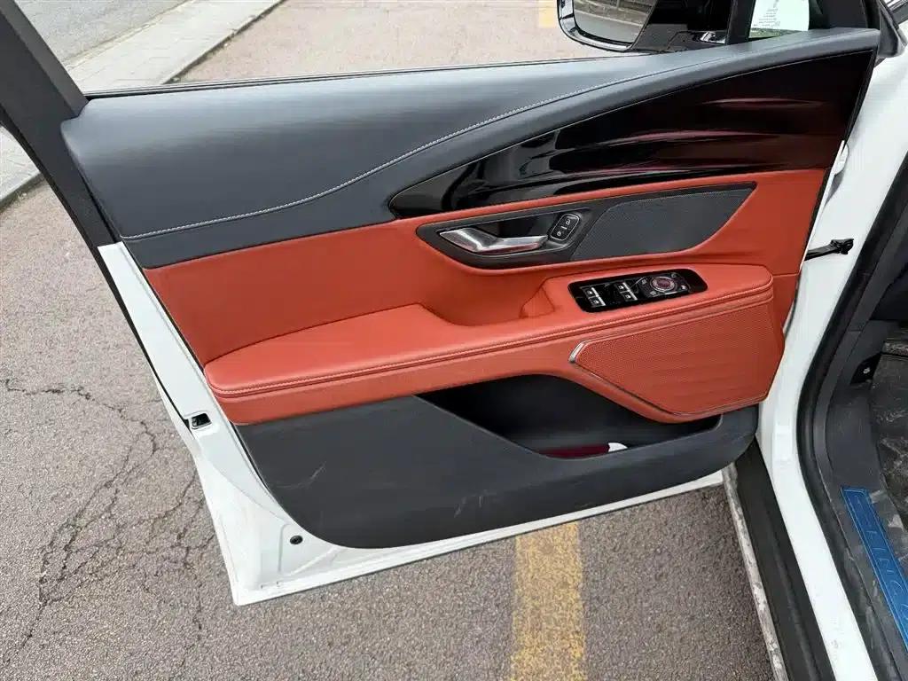 Navigator 2023 2.0T AWD Premium Edition — миниатюра 6