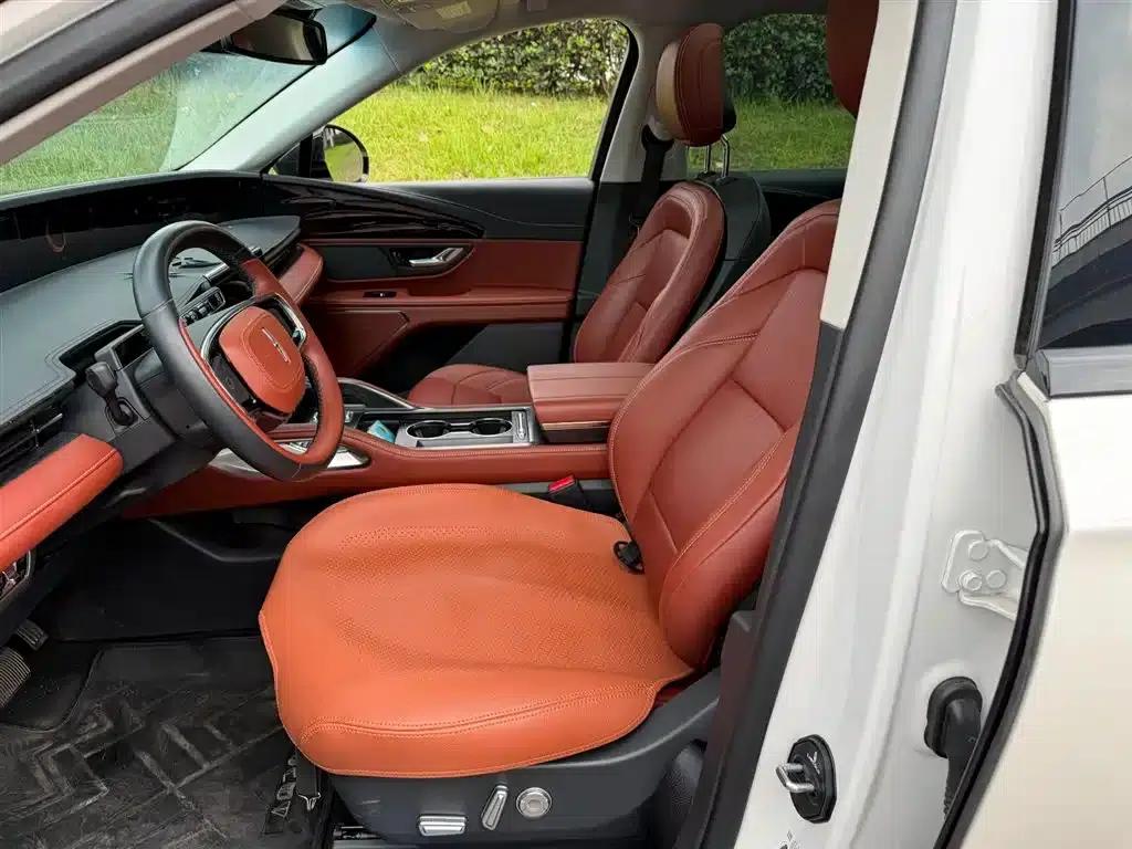 Navigator 2023 2.0T AWD Premium Edition — миниатюра 8