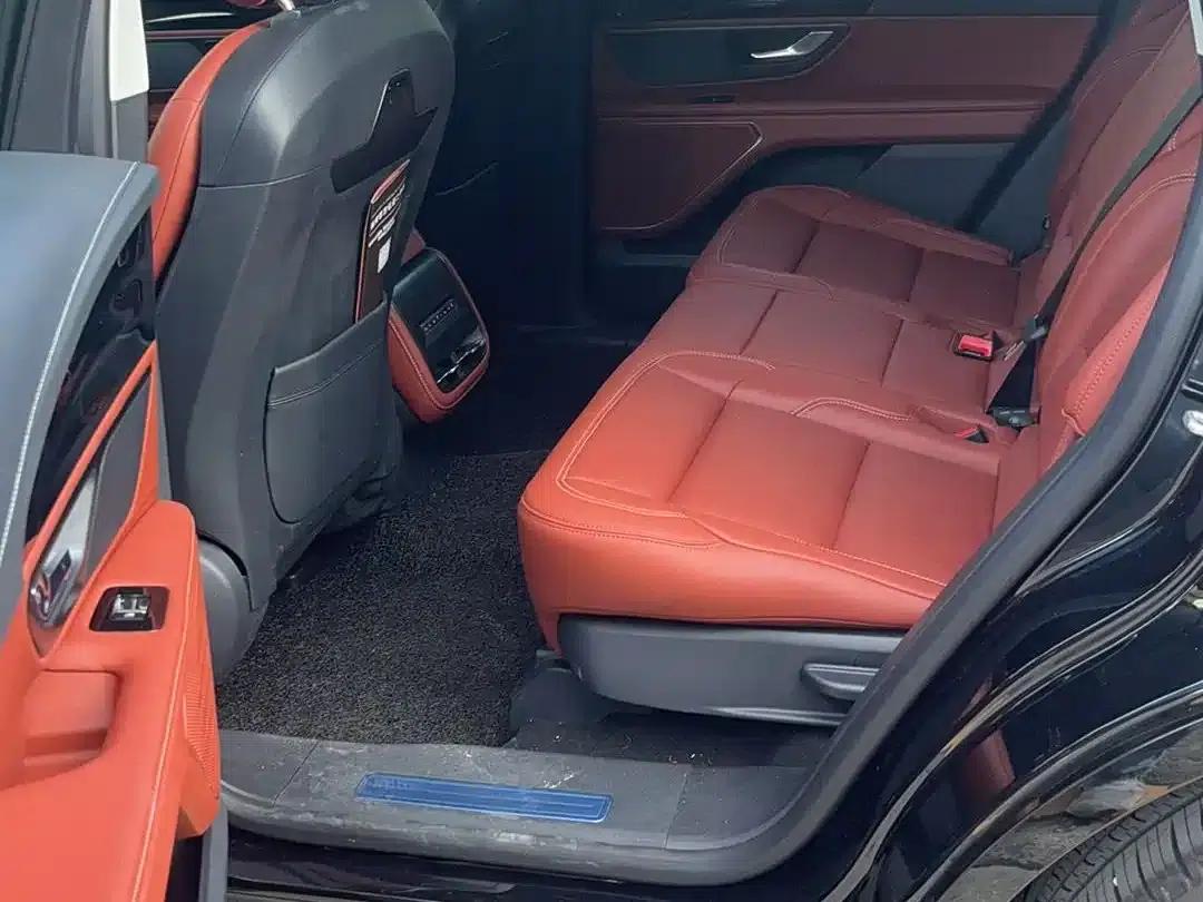 Navigator 2025 2.0T AWD Premium Hybrid — миниатюра 4