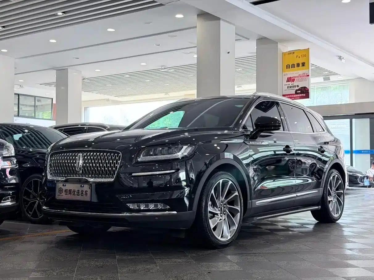 Navigator 2021 2.7T AWD Premium Edition — миниатюра 1