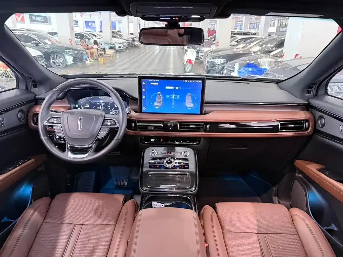 Navigator 2021 2.7T AWD Premium Edition — миниатюра 5