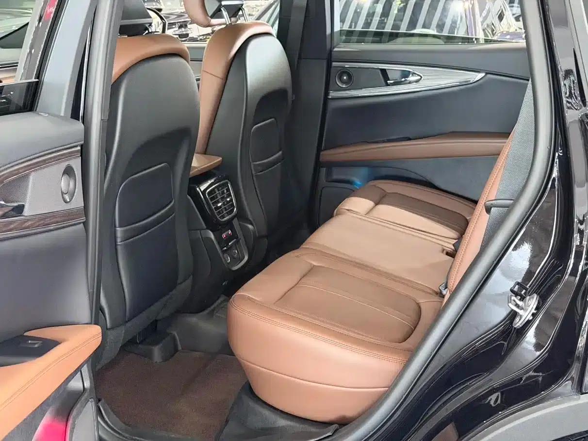Navigator 2021 2.7T AWD Premium Edition — миниатюра 7