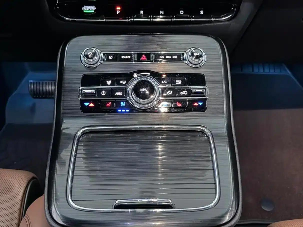 Navigator 2021 2.7T AWD Premium Edition — миниатюра 10