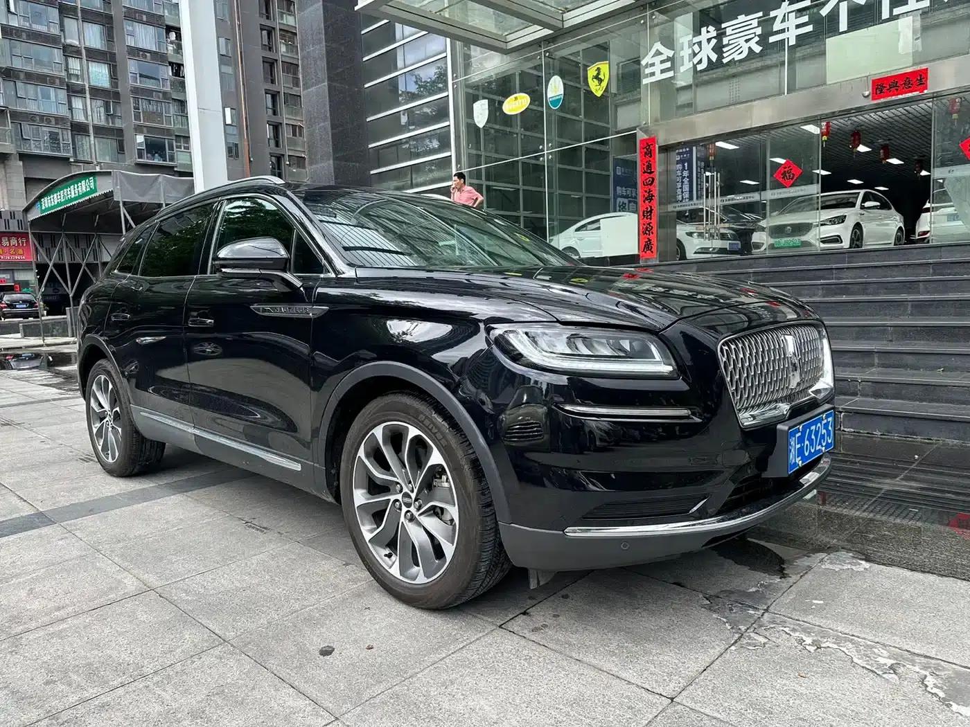 Navigator 2023 2.0T AWD Premium Edition — миниатюра 3