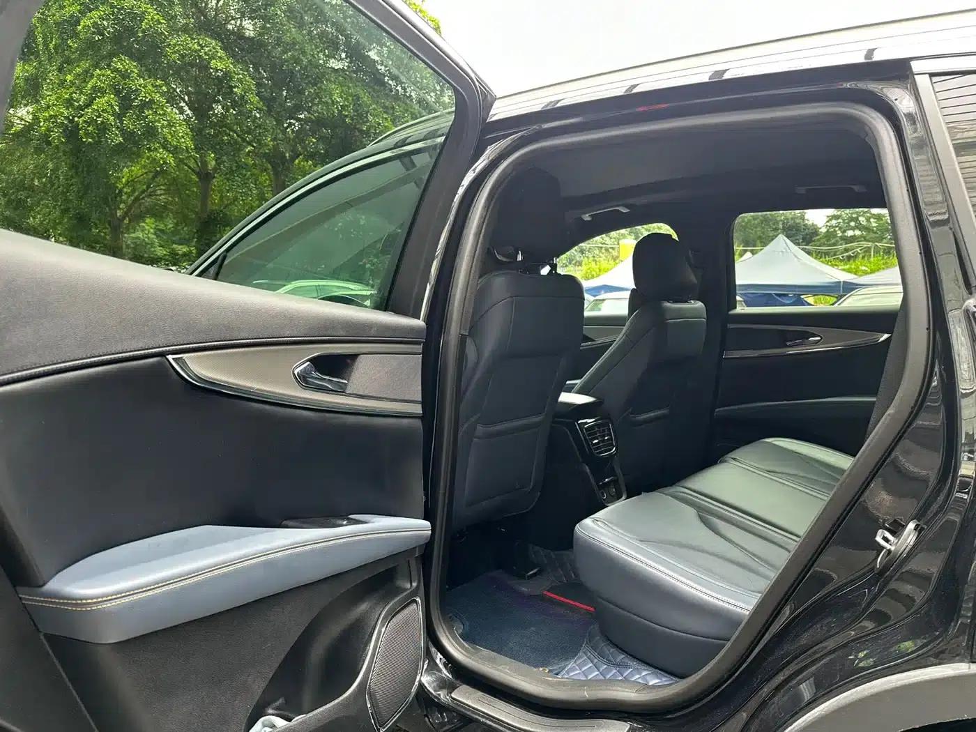 Navigator 2023 2.0T AWD Premium Edition — миниатюра 5