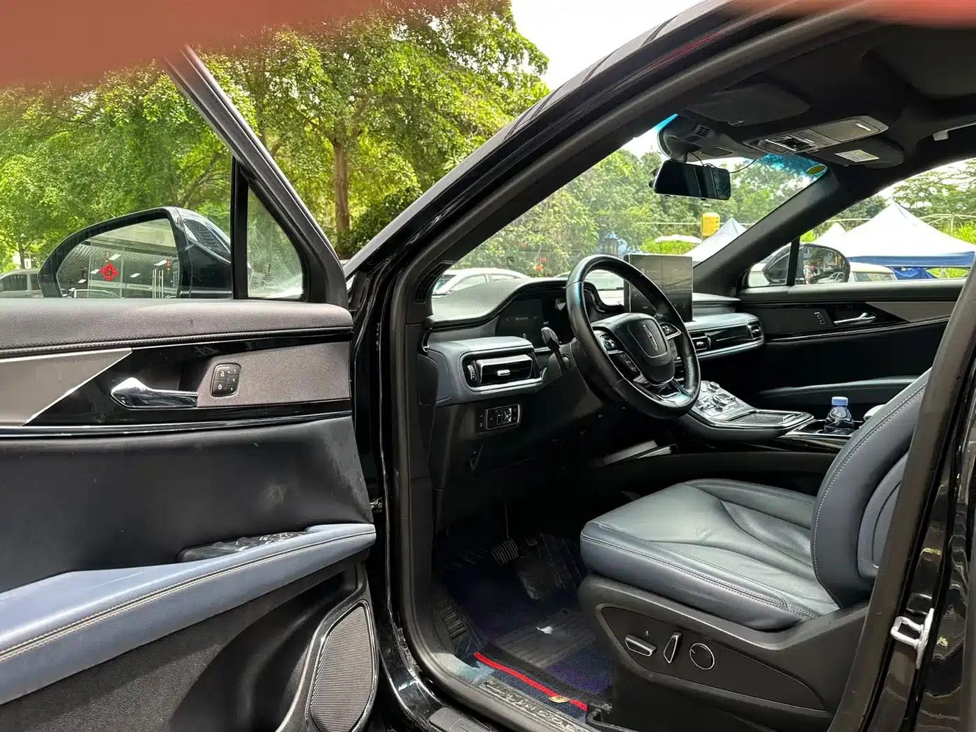 Navigator 2023 2.0T AWD Premium Edition — миниатюра 6