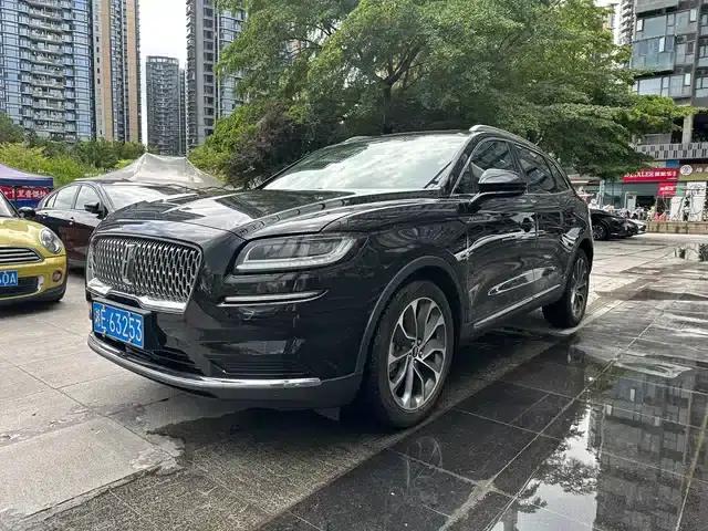 Navigator 2023 2.0T AWD Premium Edition