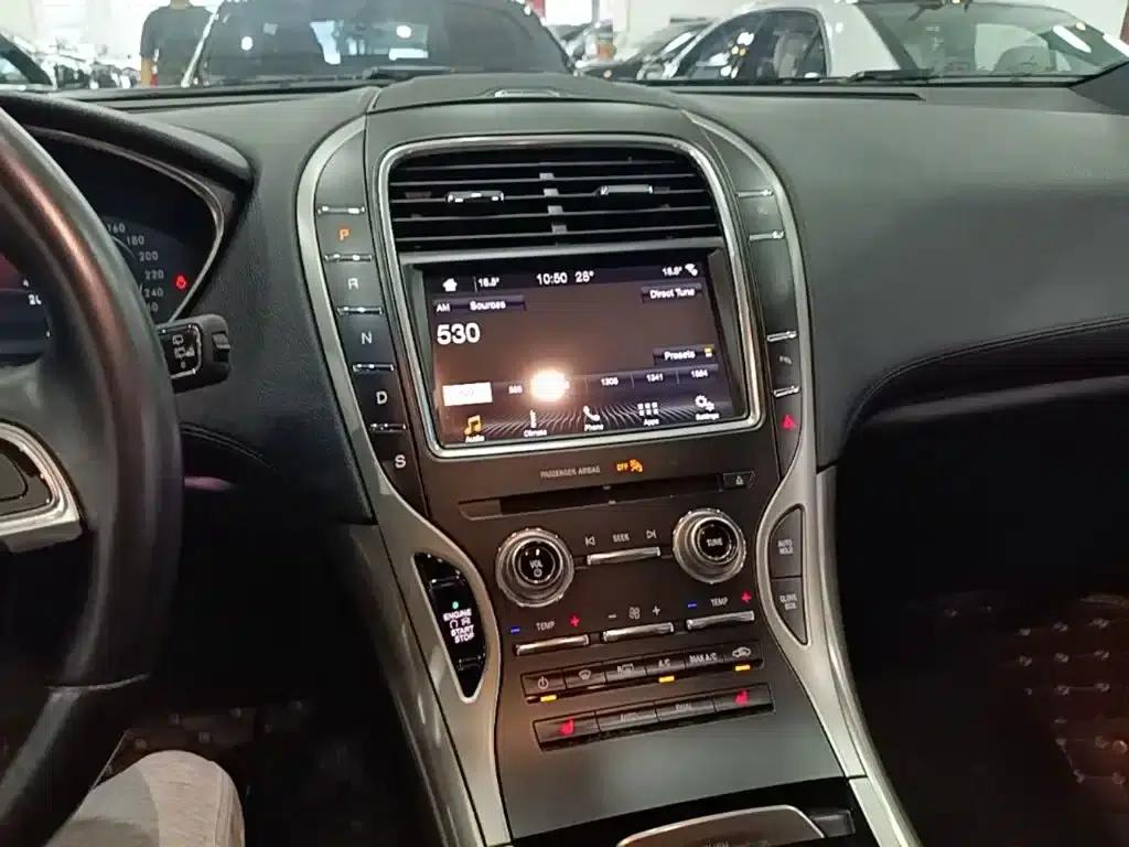 2019 Navigator Imported Model 2.0T Two-Wheel Drive Premium Edition (China VI Emission Standard) — миниатюра 13