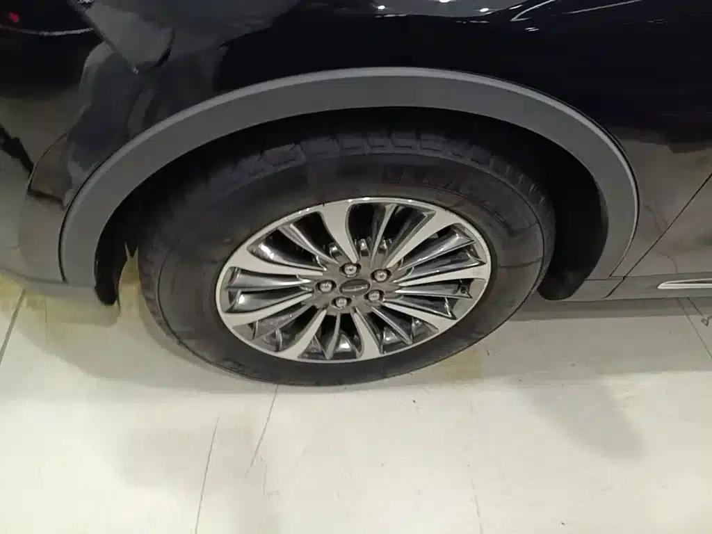 2019 Navigator Imported Model 2.0T Two-Wheel Drive Premium Edition (China VI Emission Standard) — миниатюра 23