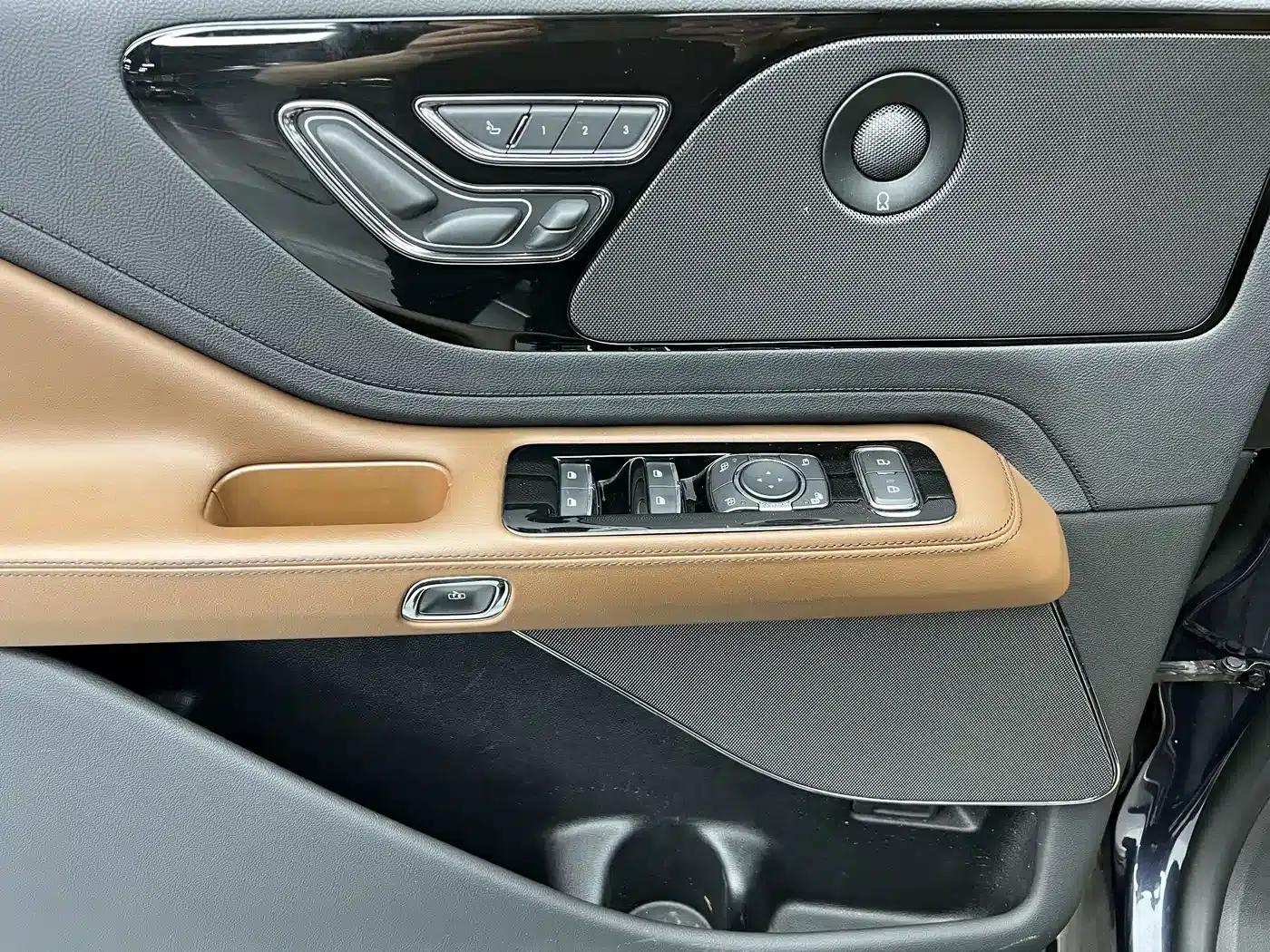 2021 Aviator 3.0T V6 AWD Premium Edition — миниатюра 5