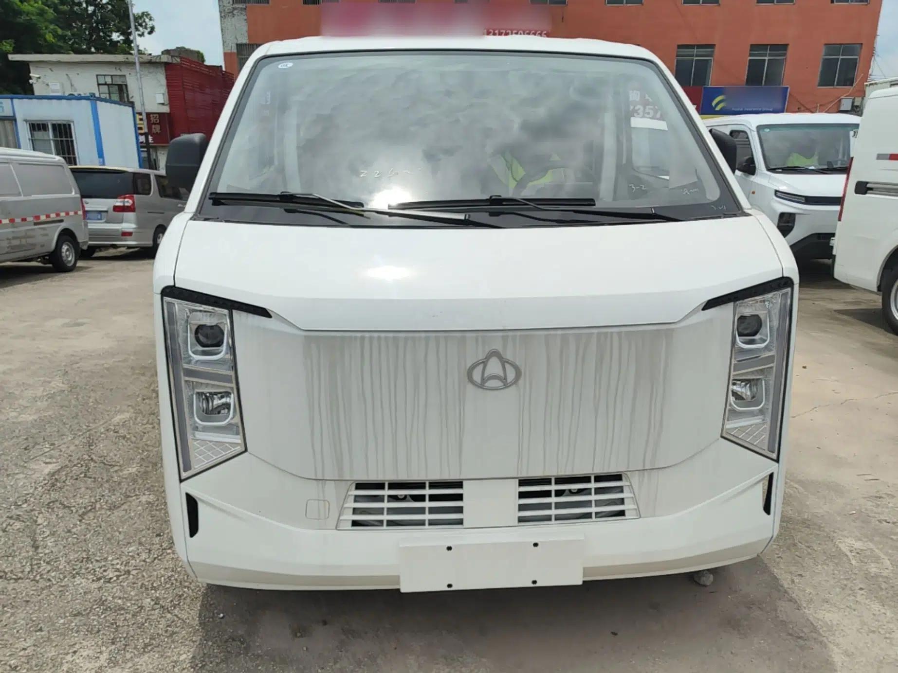 CHANGAN KUAYUE Starlight EV 2025 Model 3-Passenger Van, 305 km, Comfort Edition — миниатюра 2