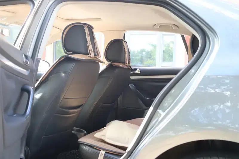 2009 Volkswagen Sagitar 1.6L Manual Comfort Model — миниатюра 9
