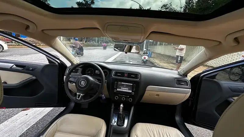 2012 Volkswagen Sagitar 1.6L Automatic Comfort Model — миниатюра 10