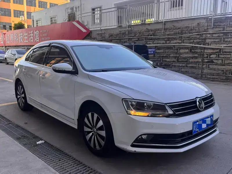 2015 Volkswagen Sagitar 230TSI Automatic Comfort Model — миниатюра 3