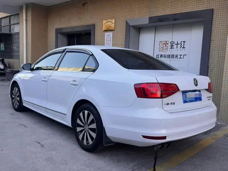 2015 Volkswagen Sagitar 230TSI Automatic Comfort Model — миниатюра 4