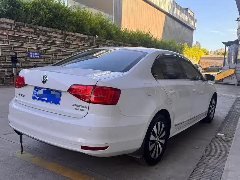 2015 Volkswagen Sagitar 230TSI Automatic Comfort Model — миниатюра 6