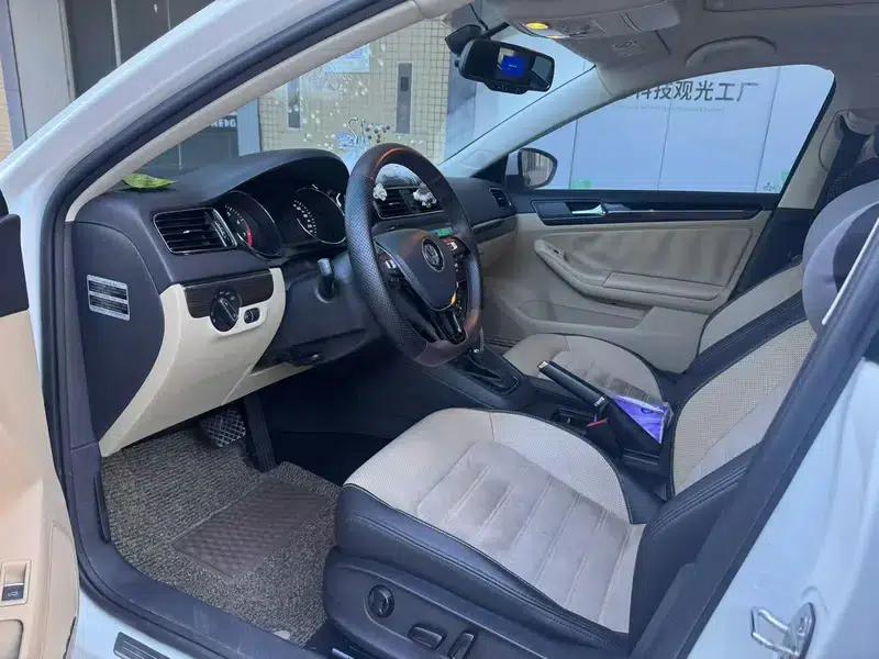 2015 Volkswagen Sagitar 230TSI Automatic Comfort Model — миниатюра 8