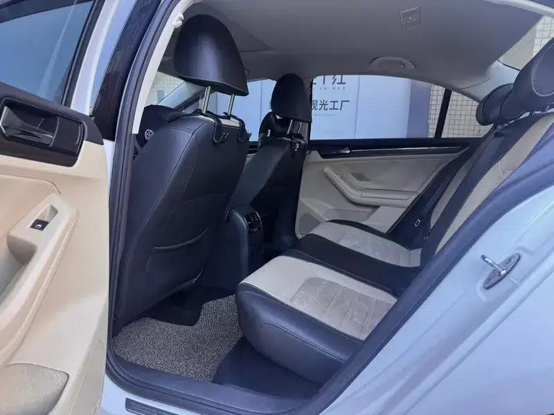 2015 Volkswagen Sagitar 230TSI Automatic Comfort Model — миниатюра 9