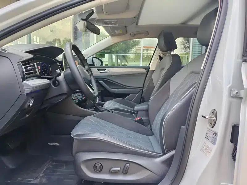 2023 Volkswagen Sagitar 300TSI DSG Excellence Edition — миниатюра 12