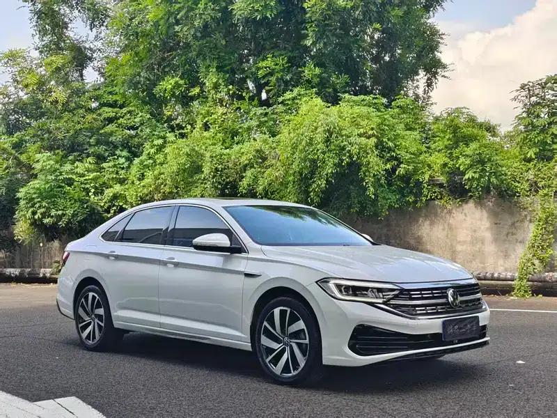 2023 Volkswagen Sagitar 300TSI DSG Excellence Edition — миниатюра 3