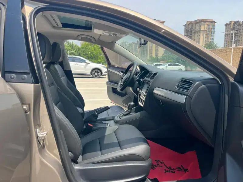 2015 Volkswagen Sagitar 1.6L Automatic Fashion Edition — миниатюра 9