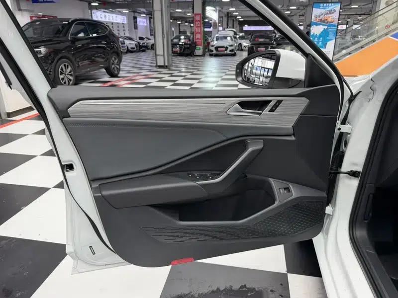 2023 Volkswagen Sagitar 280TSI DSG Super Edition — миниатюра 18