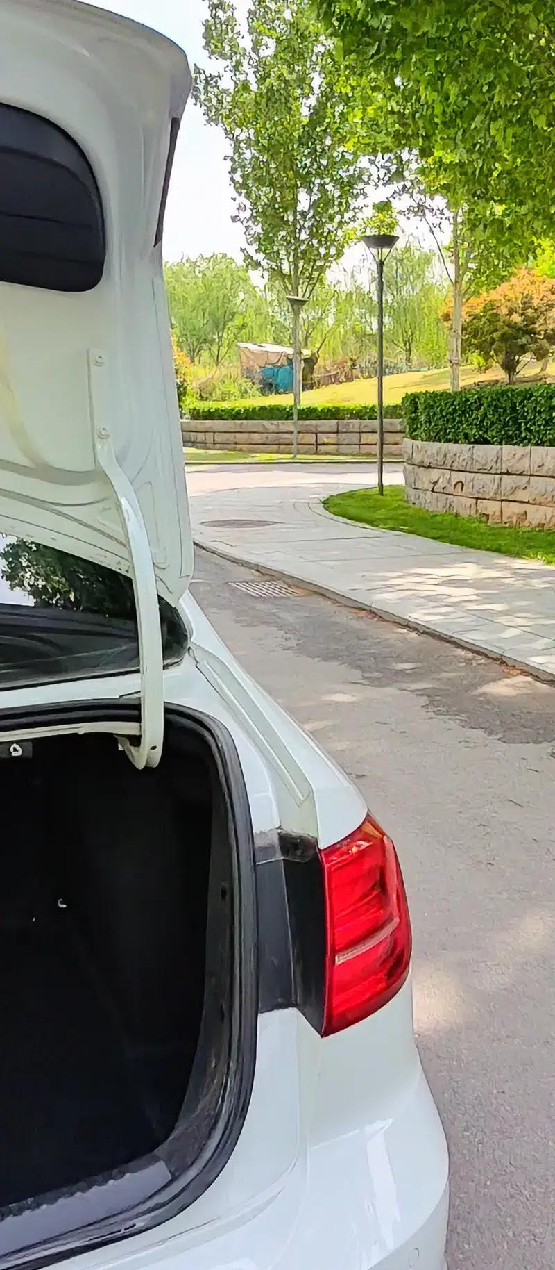 2018 Volkswagen Sagitar 1.6L Automatic Comfort Model — миниатюра 12