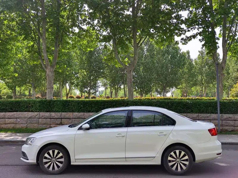 2018 Volkswagen Sagitar 1.6L Automatic Comfort Model — миниатюра 4