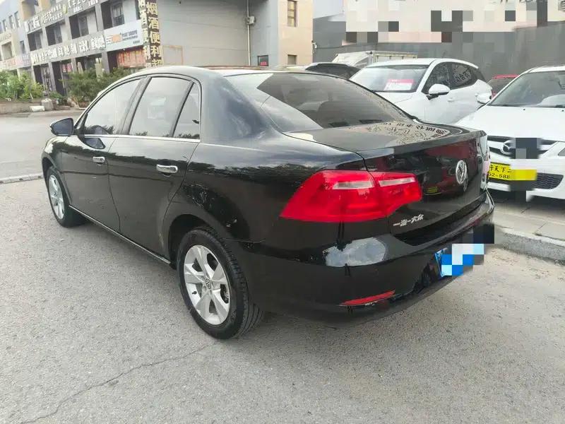 2013 Volkswagen Bora 1.6L Manual Comfort Model — миниатюра 4