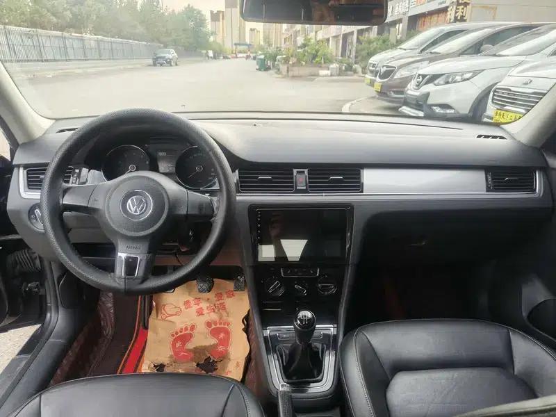 2013 Volkswagen Bora 1.6L Manual Comfort Model — миниатюра 8