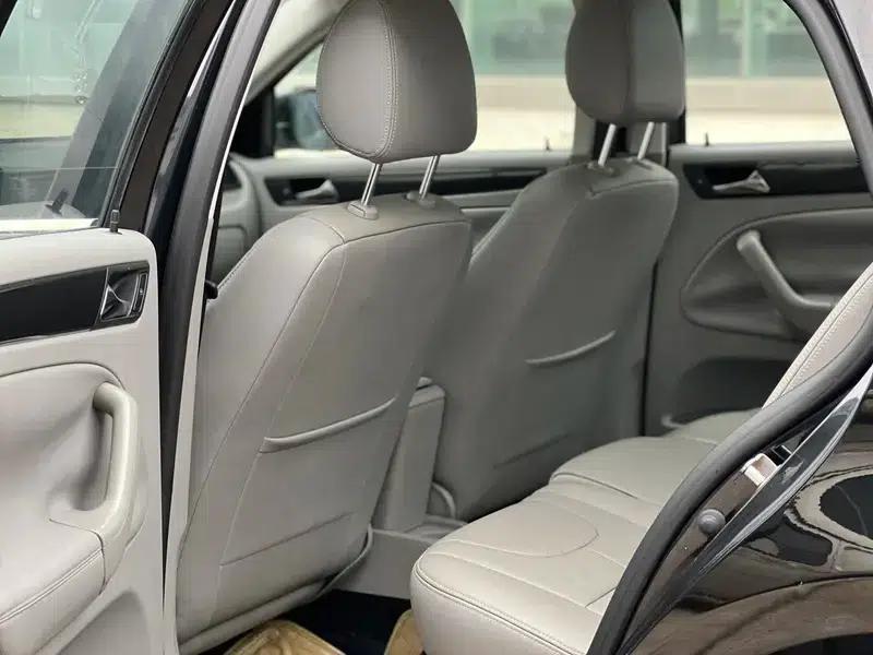 2011 Volkswagen Bora 1.6L Automatic Fashion Edition — миниатюра 9