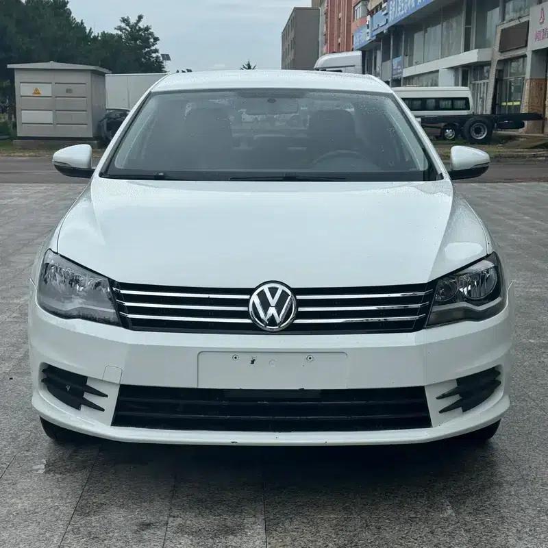 2013 Volkswagen Bora 1.6L Manual Fashion Edition — миниатюра 2